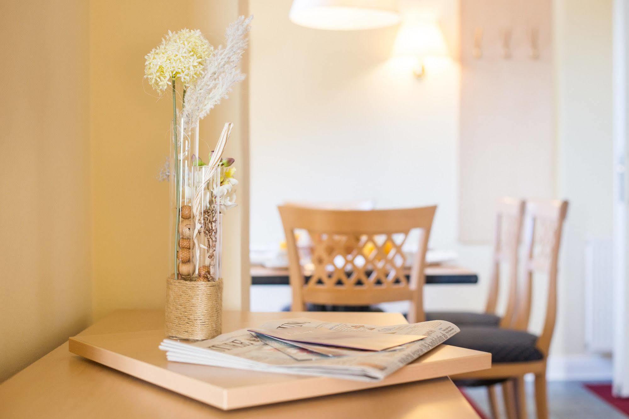 Aparthotel Kuehlungsborn, Villa Am Konzertgarten Luaran gambar