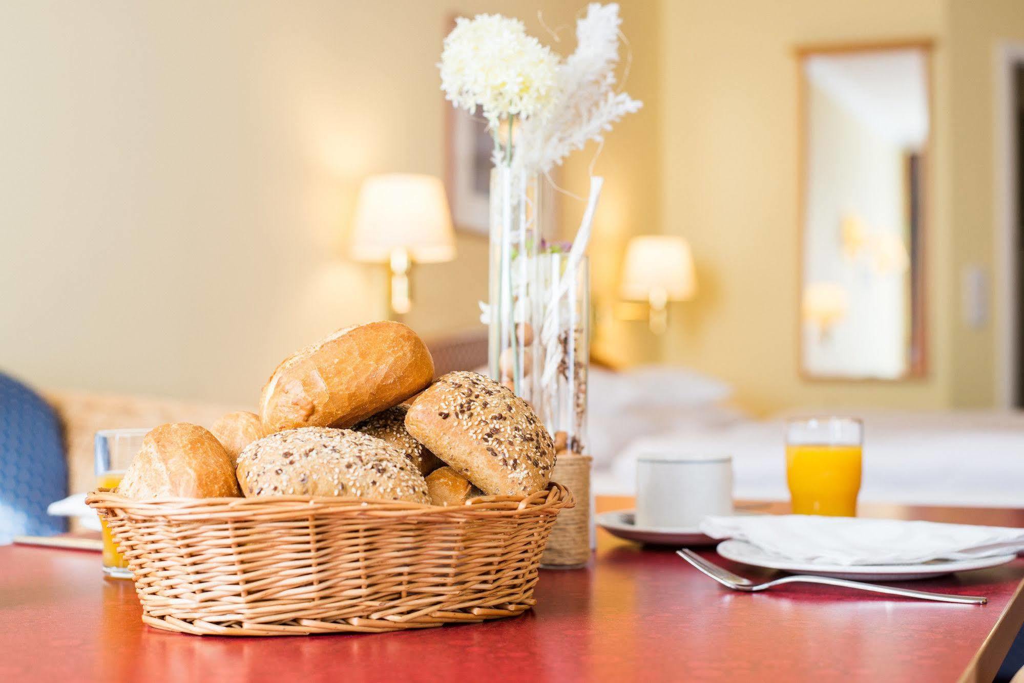 Aparthotel Kuehlungsborn, Villa Am Konzertgarten Luaran gambar