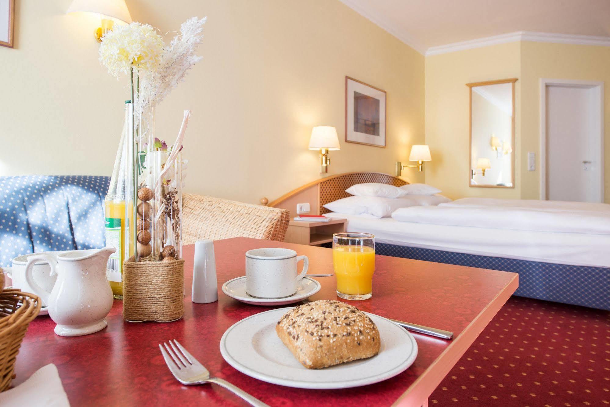 Aparthotel Kuehlungsborn, Villa Am Konzertgarten Luaran gambar